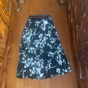 Long black pleated skirt w white floral design